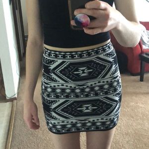High wasted skirt black & white print